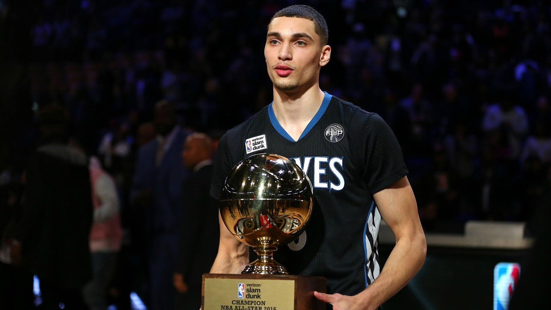 被实力折服！新疆签约路易斯·金，攻防俱佳成核心，路易斯库尔勒