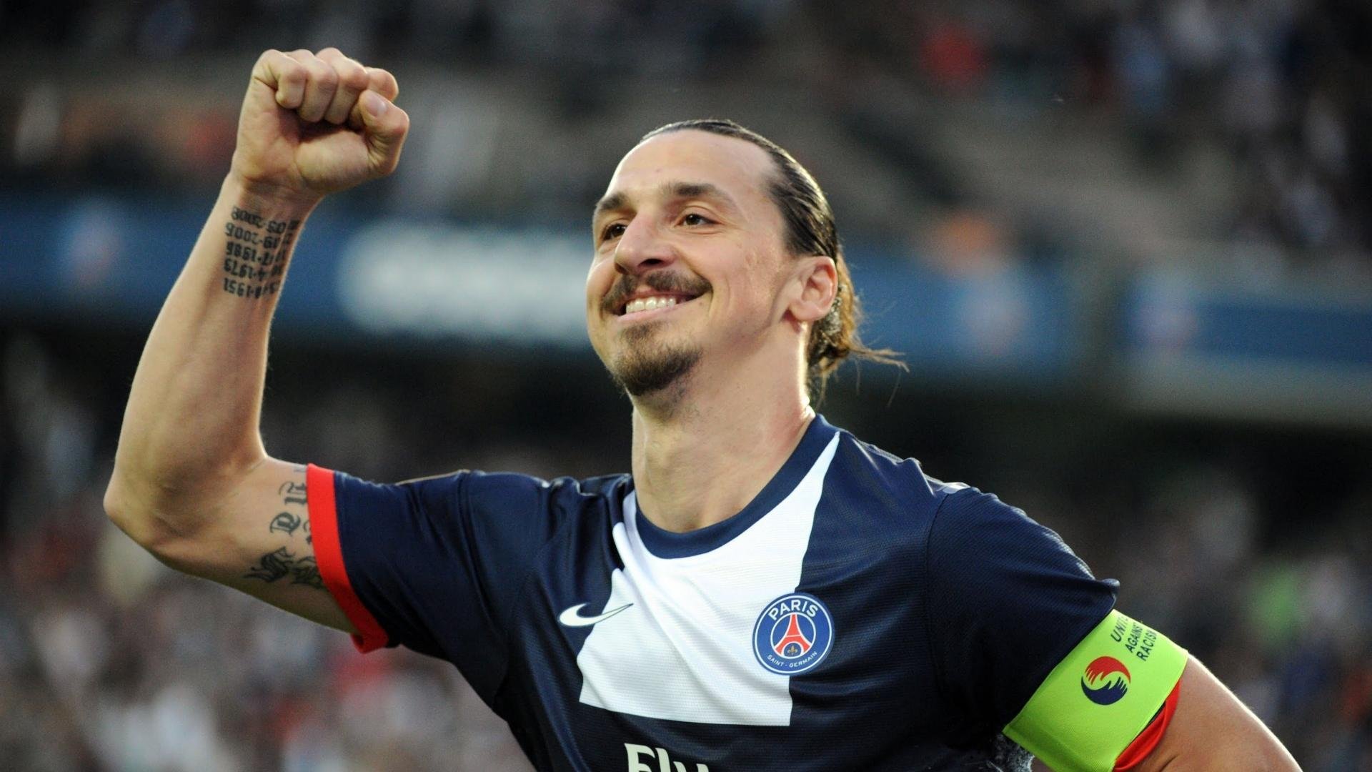 C罗健身房意外救下一名晕倒粉丝，被赞英雄