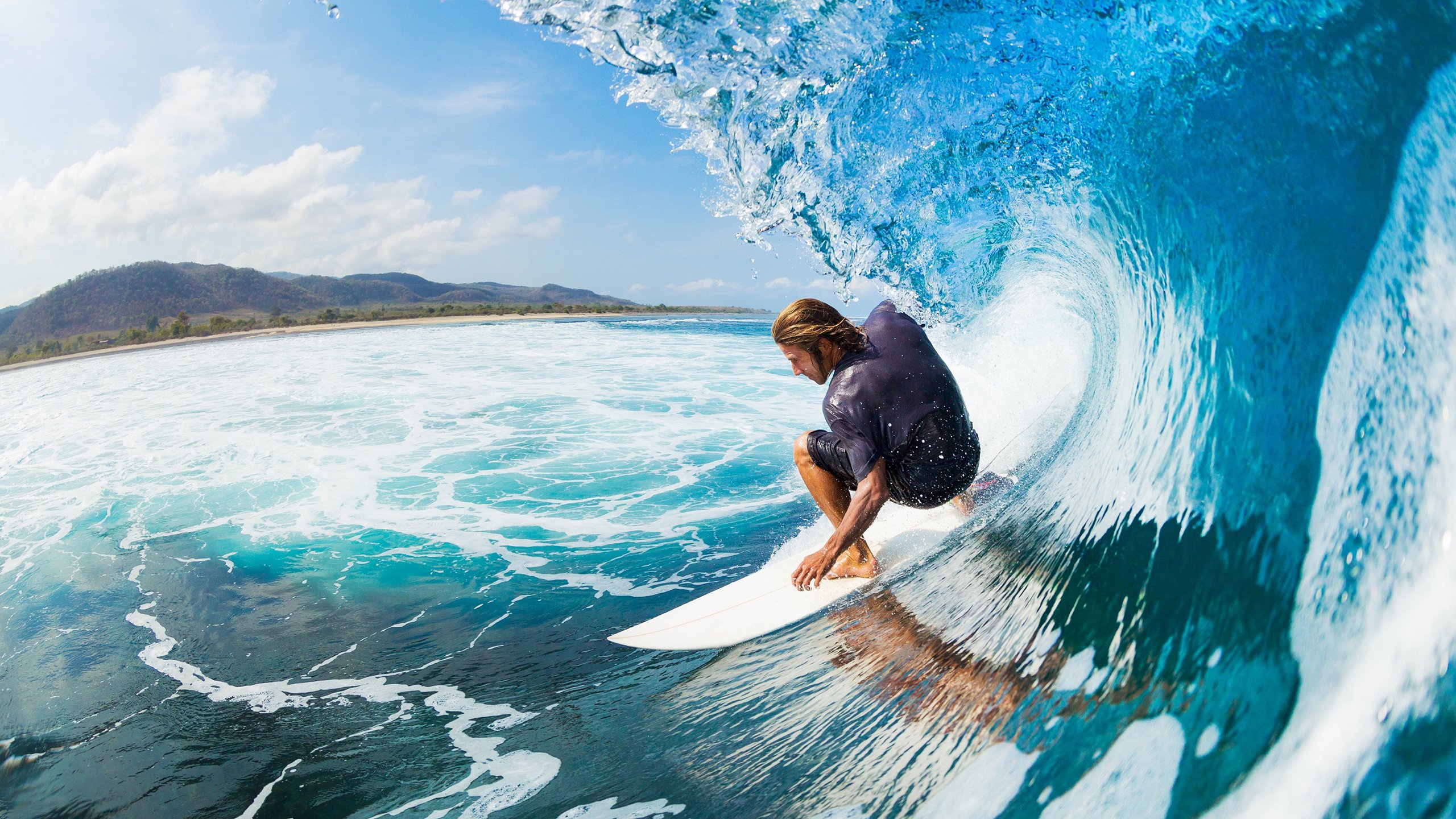 C罗被拍夜跑中途帮一名迷路老人,暖心场面传开