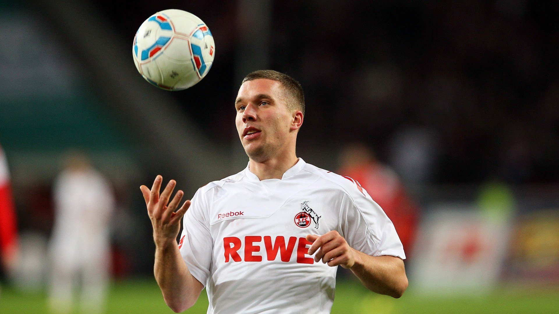 开云综合服务-UFC选手强化步伐节奏调整，提高攻防灵活性